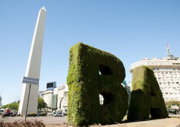 Obelisco y detalle plaza Buenos Aires