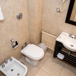 Baño completo Hotel Bristol centro de Buenos Aires