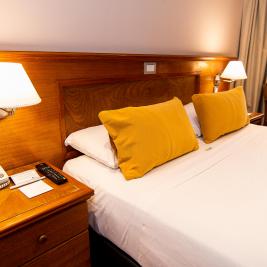 Cama doble Hotel Bristol centro Buenos Aires