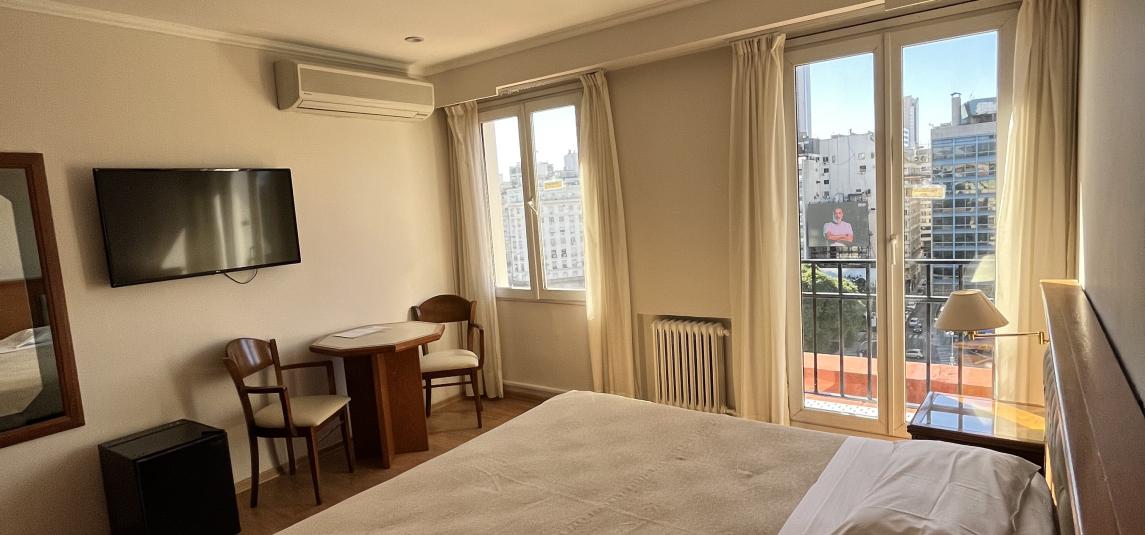 Superior room with double bed and city views