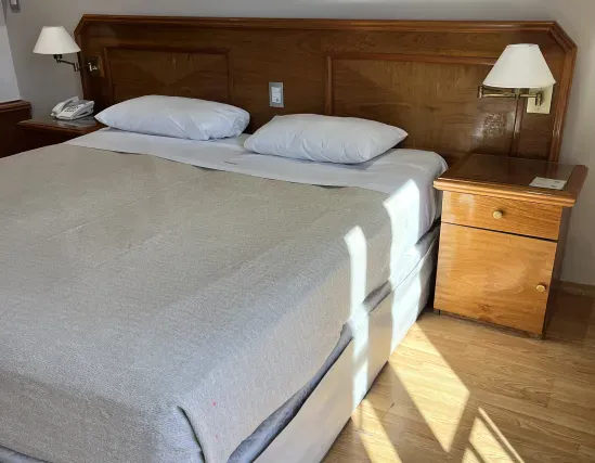 Standard room with double bed and interior views